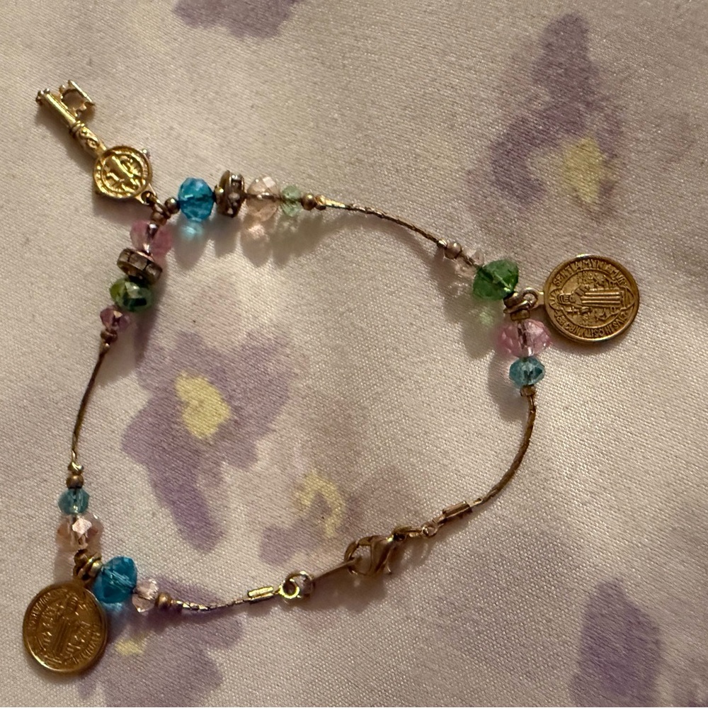 Elegant Gold and Multicolor Beaded Bracelet